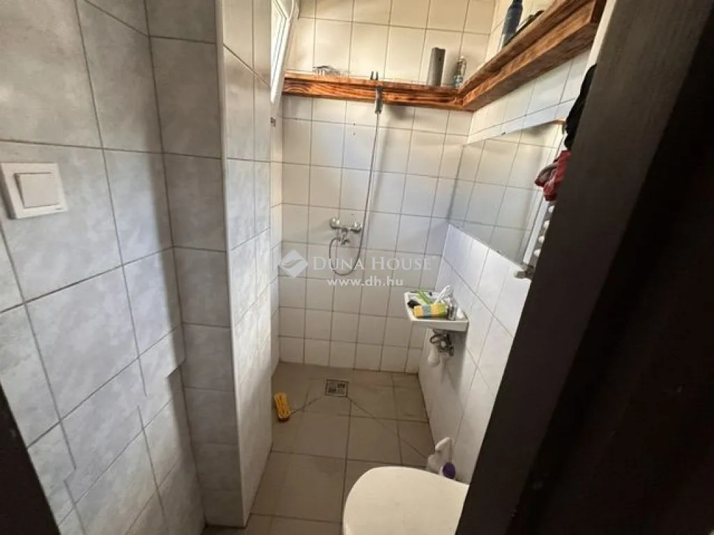 Vannitoad - Fully Renovated Brick House in Csákvár