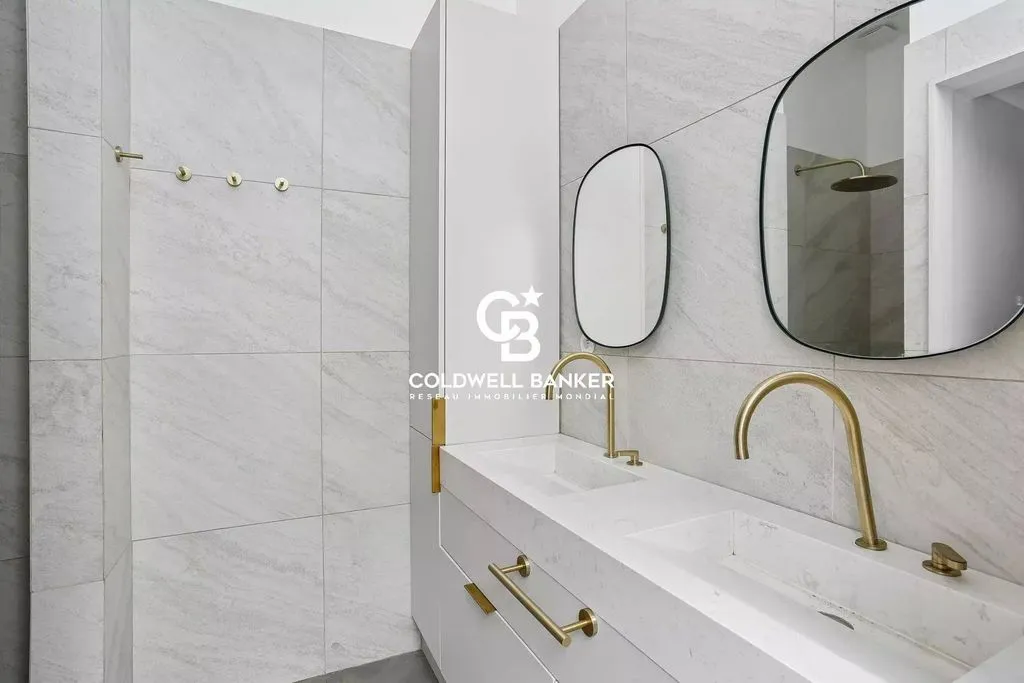 Bathrooms - Luxury Loft with Terrace in Belleville, Paris