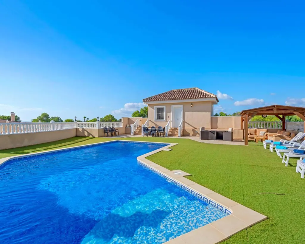 Bassein - Seven-Bedroom Villa with Pool in Ciudad Quesada
