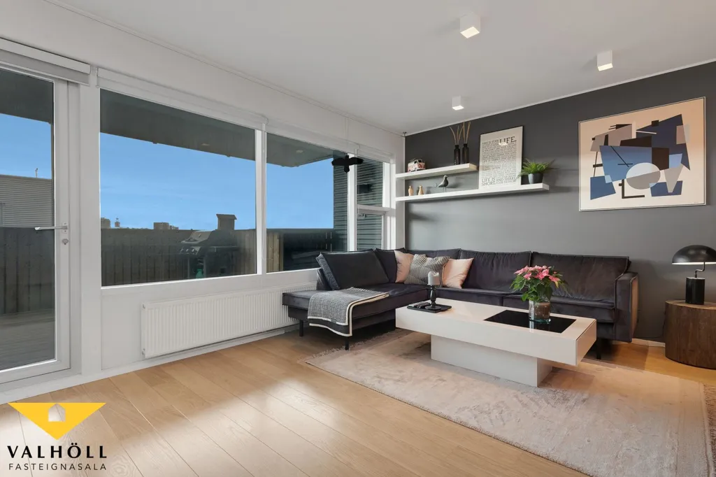 Soggiorno - Accessible Three-Bedroom Flat with Balcony in Akrahverfi