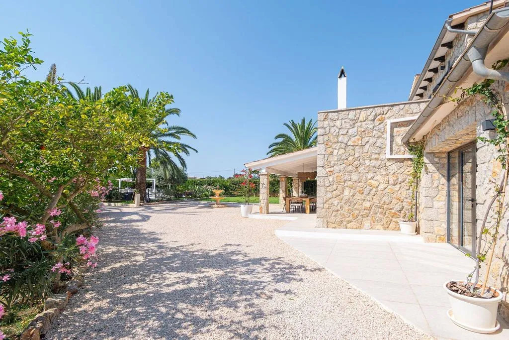 Välivaade - Luxury Farmhouse with Mountain Views in Binissalem