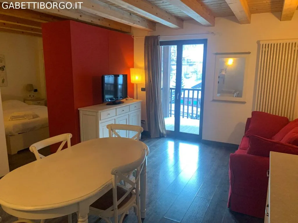 Salle à manger - Modern Apartment with Balcony in Limone Piemonte