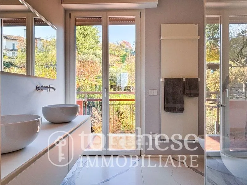 Salles de bain - Rustic Trilocale with Balcony in Sorisole