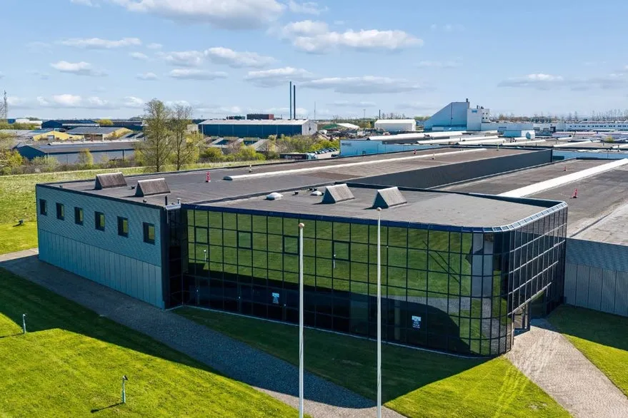 Õhuvaade - Modern Office Space with Glass Facade in Hobro