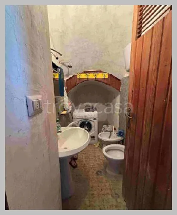 Salles de bain - Apartment with Balcony at Auction in Conca della Campania