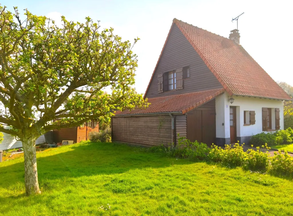 Extérieur - Maison Charmante avec Jardin à Verton