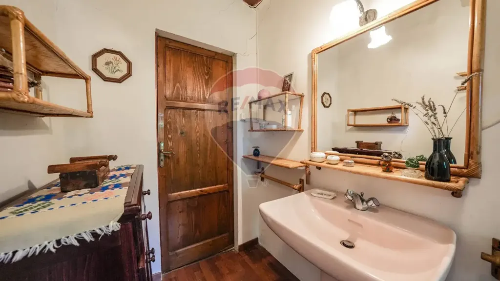 Salles de bain - Rustic House with Historic View in Brisighella