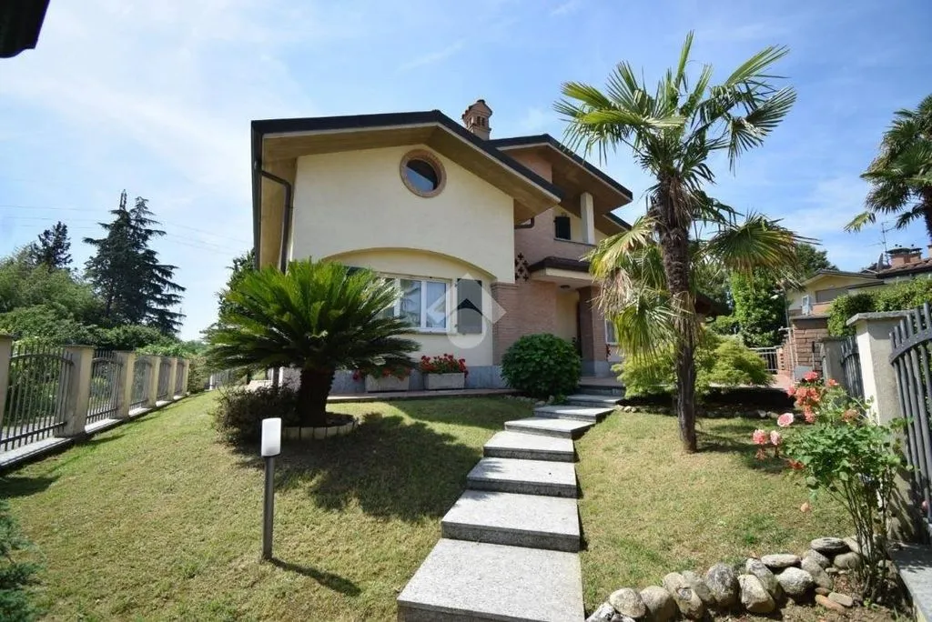 Exterior - Luxury Villa with Private Garden in Brugherio