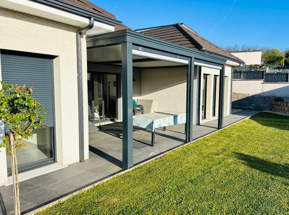 Terrass - Contemporary House with Pergola in Dole
