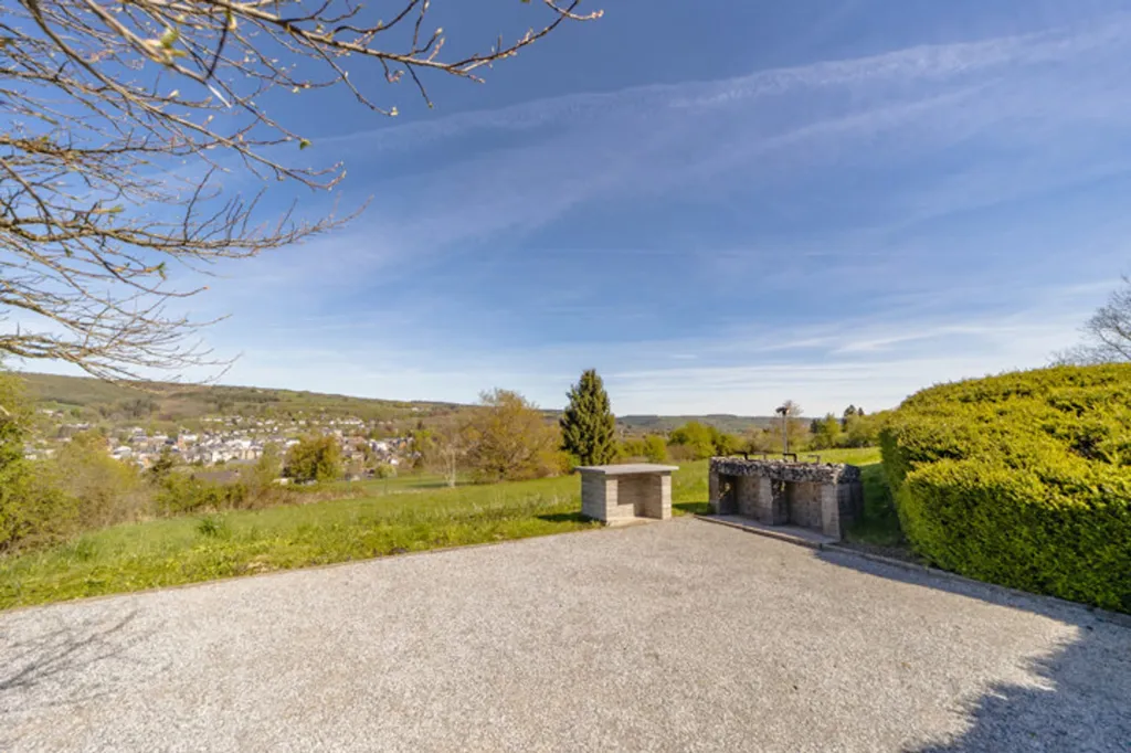 Gîte avec Vue Imprenable et Espace Wellness à Stavelot