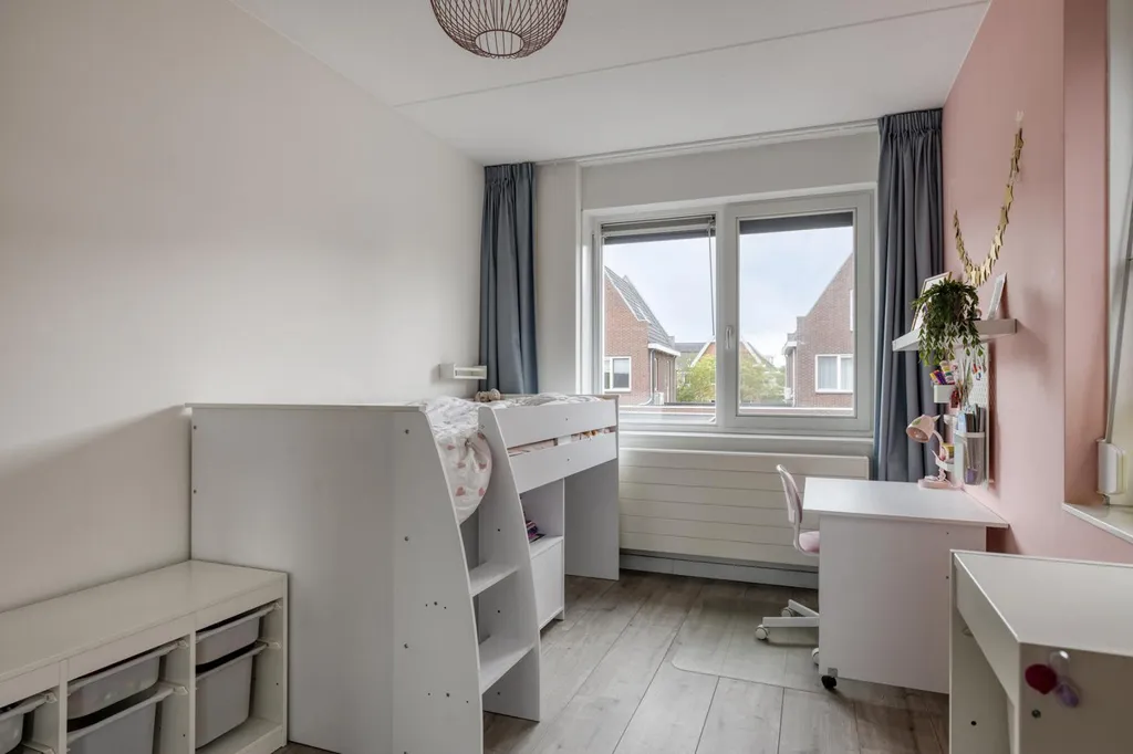 Magamistoad - Modern Corner House with Garage in Woudenberg