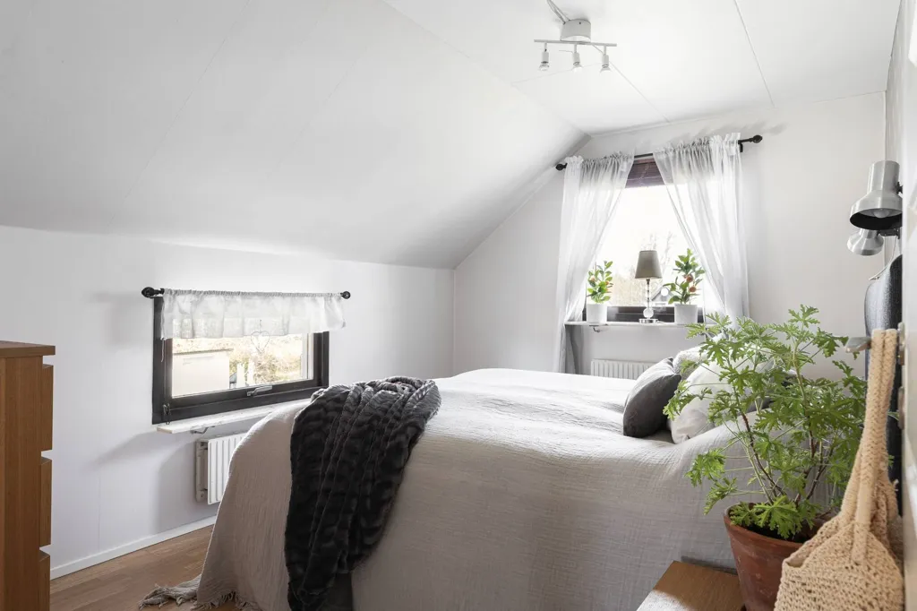 Bedrooms - Villa with Garden in Hässlegården