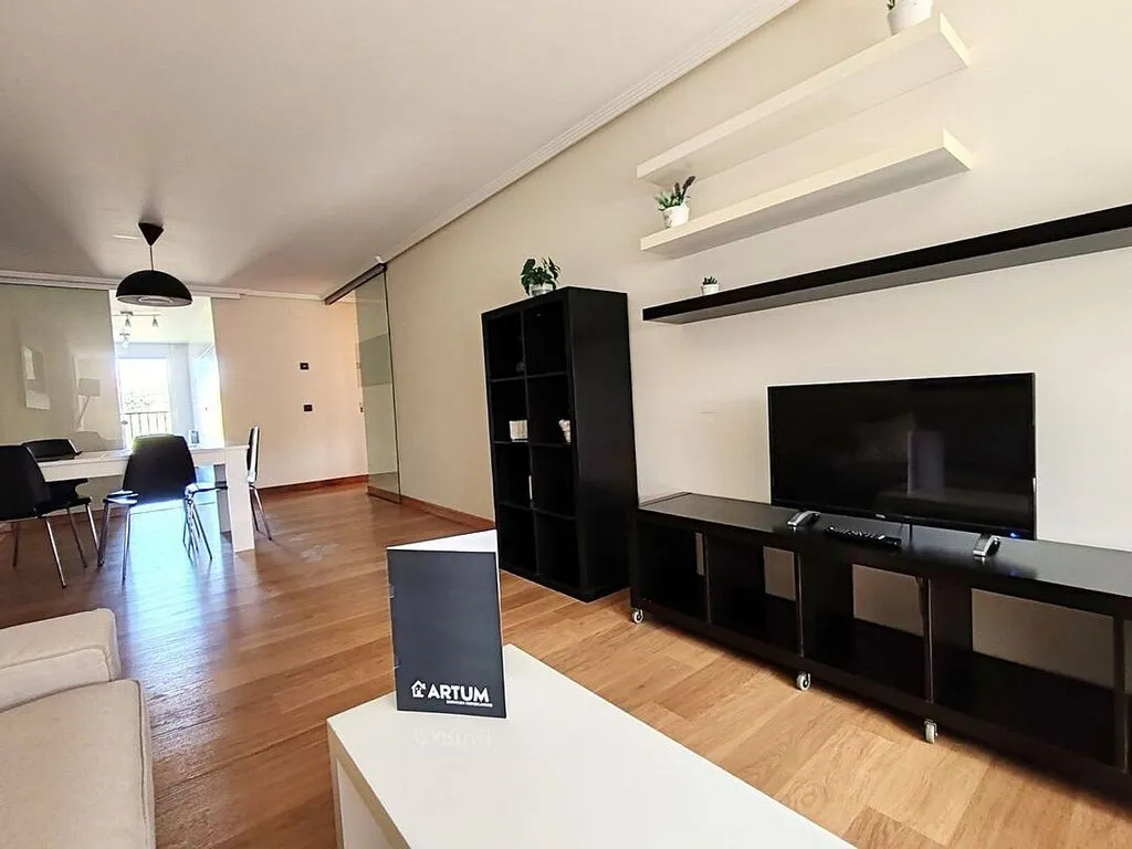 Salón - Apartamento exterior con balcón en Lanciego
