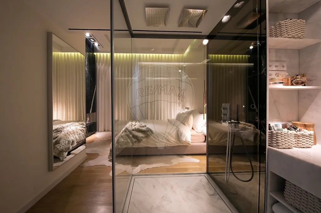 Salles de bain - Lisbon Condo with Terrace and Fireplace