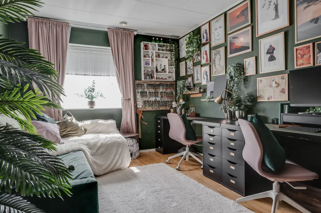 Office - Terraced House with Two Balconies in Dalsjöfors