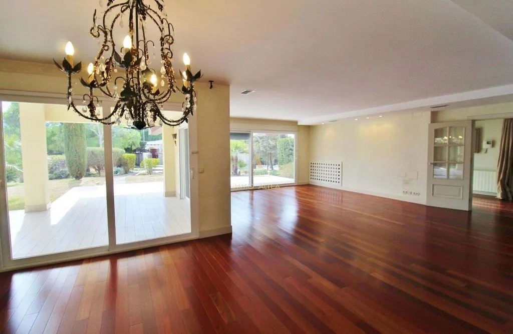 Elutuba - Luxury Villa with Private Pool in San Juan de Alicante