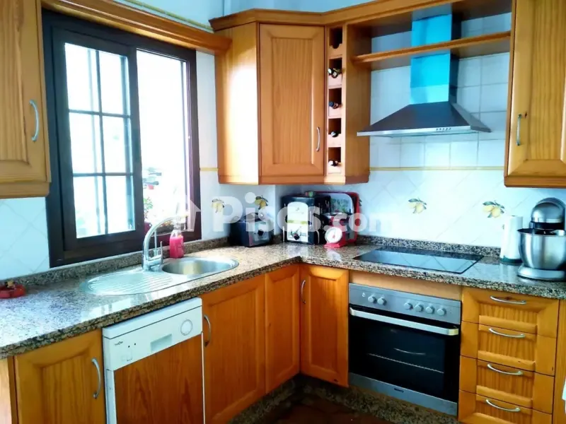 Kitchen - Three-Storey House with Sea Views in Nerja