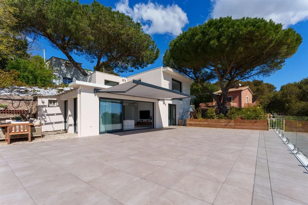 Terrasse - Appartement Contemporain avec Vue Mer à l'Ouest
