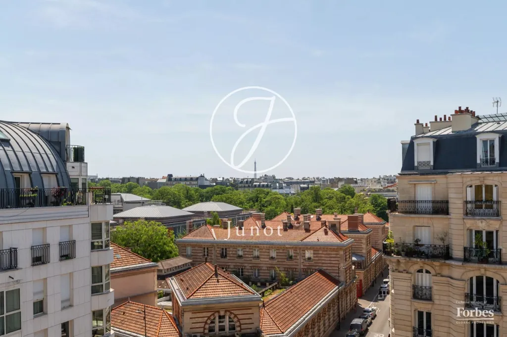 Rõdu - Apartment with Eiffel View in Paris 18th