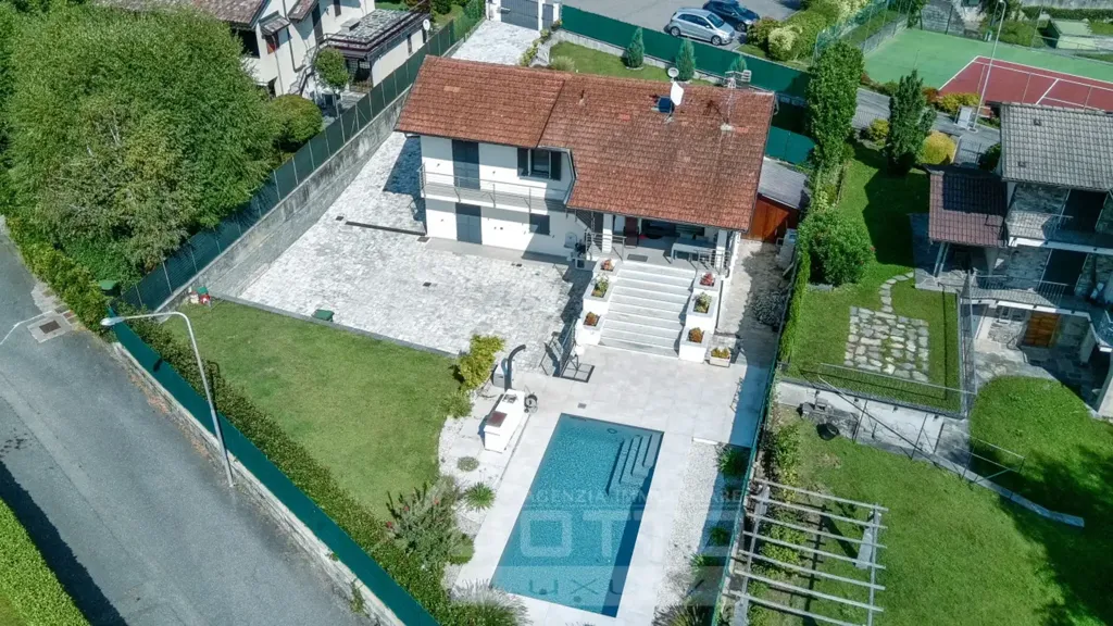 Õhuvaade - Rustic Villa with Lake View in Pettenasco