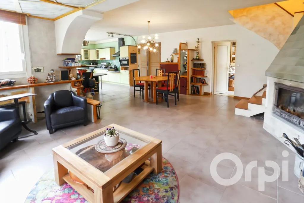 Séjour - Maison Familiale avec Terrain Boisé à Magny en Vexin