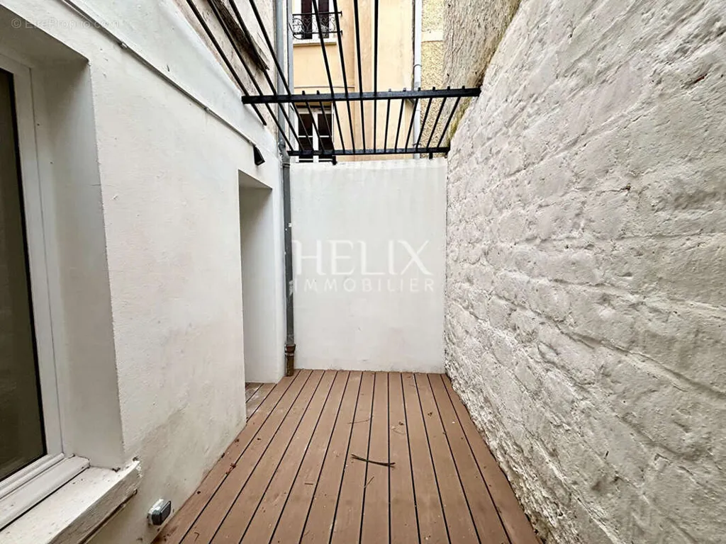 Giardino - Commercial Space with Terrace in Saint-Germain-en-Laye