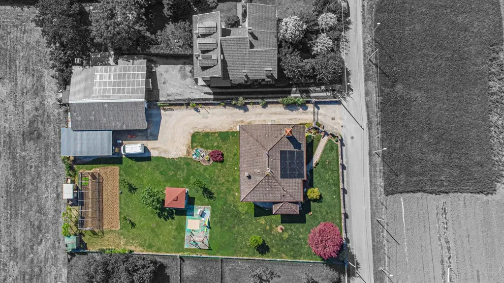 Õhuvaade - Villa with Garden in Gonars
