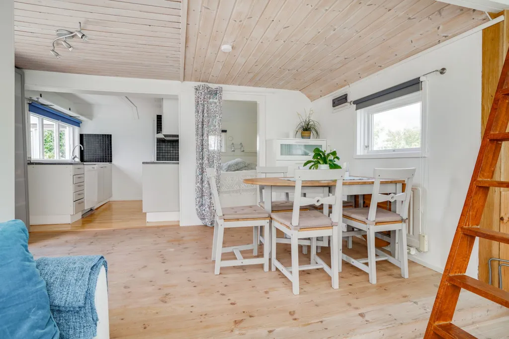 Dining Room - Cottage with Beach Access in Halland