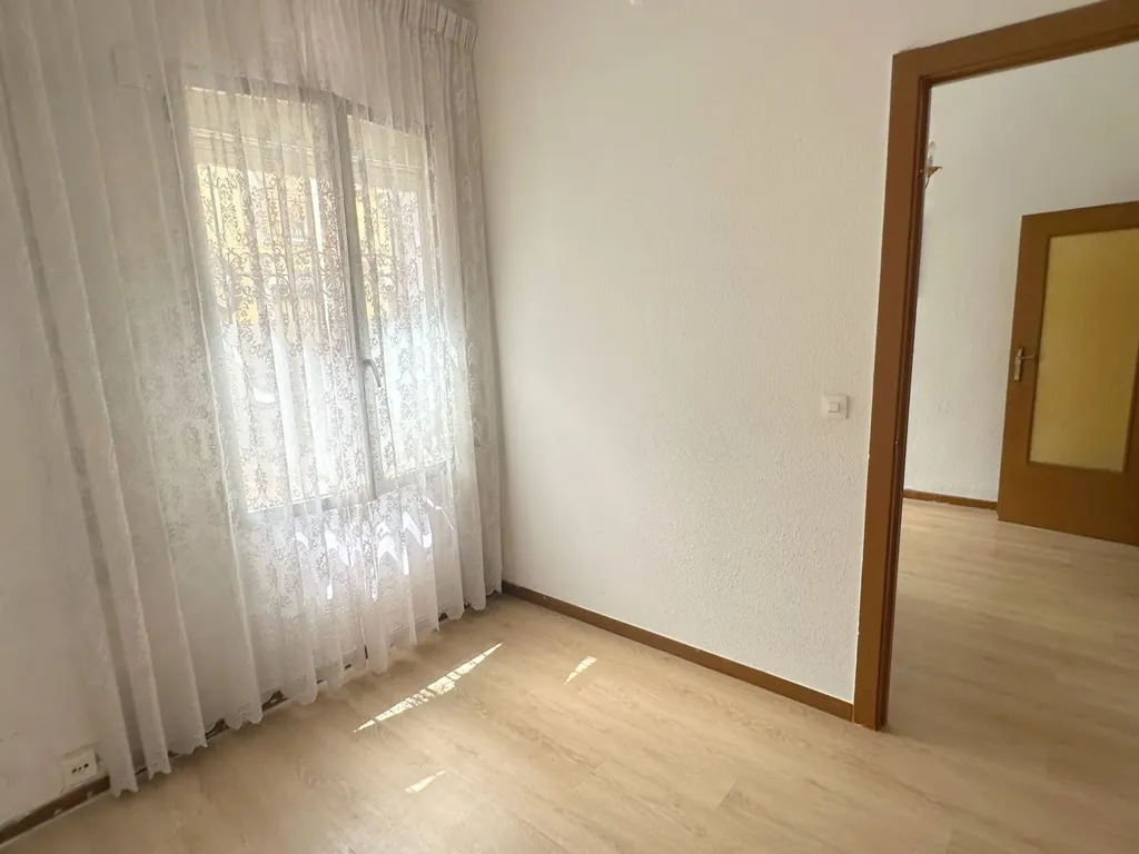 Toad - 2-Bedroom Flat with High Ceilings in Adelfas