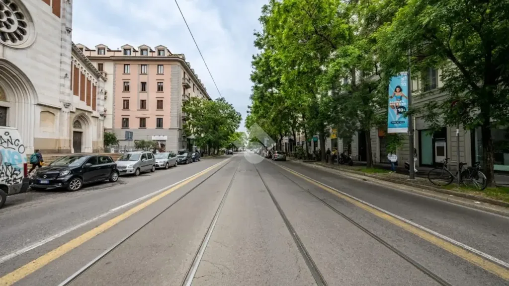 Välivaade - Elegant Trilocale with Balcony in Milan