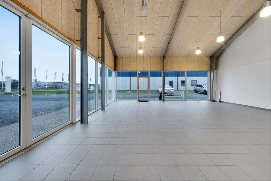 Rooms - Business Property with Good Visibility in Hillerød