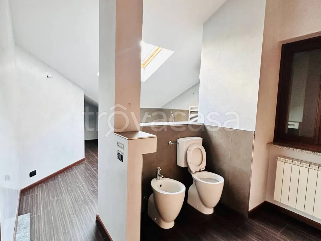 Salles de bain - Modern Apartment with Panoramic View in Givoletto