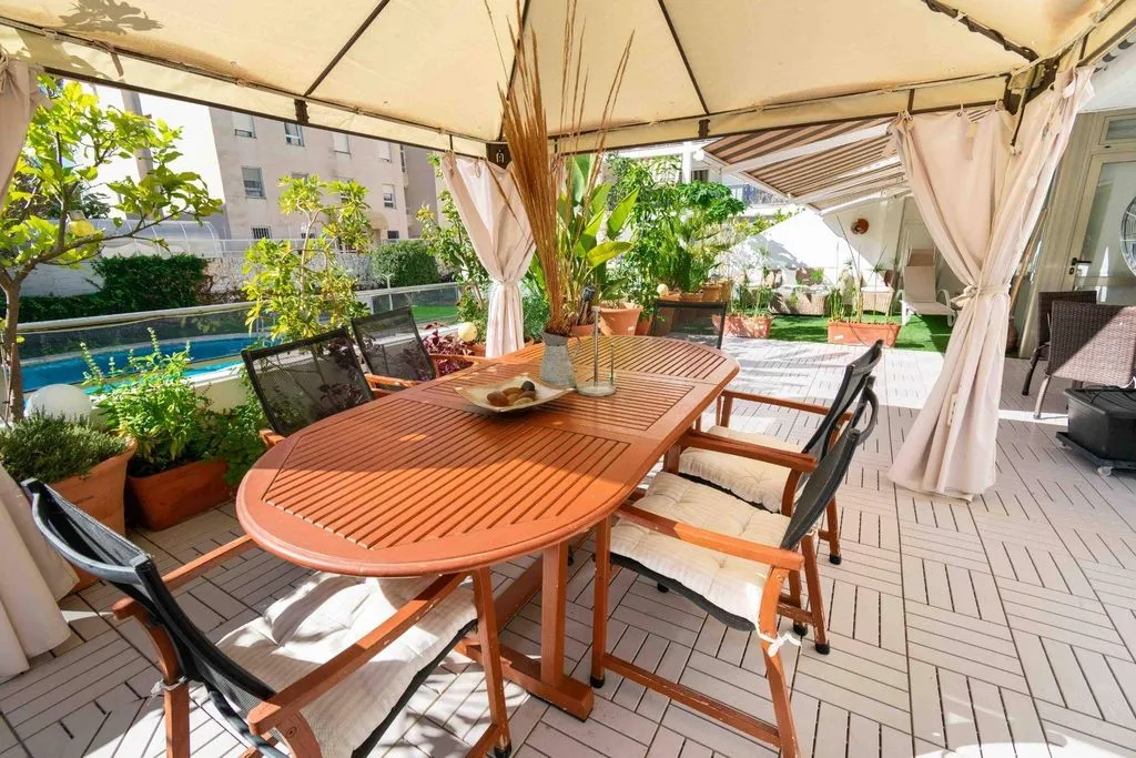 Terrass - Luxury Apartment with Pool in l'Alfàs del Pi