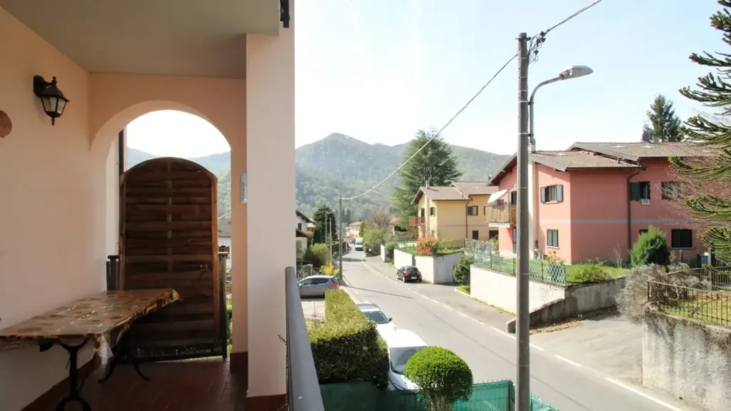 Balcon - Two-Level Apartment with Terraces in Alta Valle Intelvi