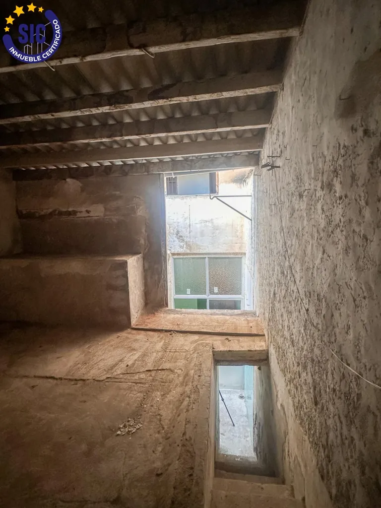 Pièces - Three-Storey House for Restoration in Castellón Centre