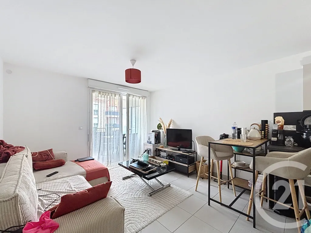 Elutuba - 2-Bedroom Flat with Balcony in Dammarie-les-Lys