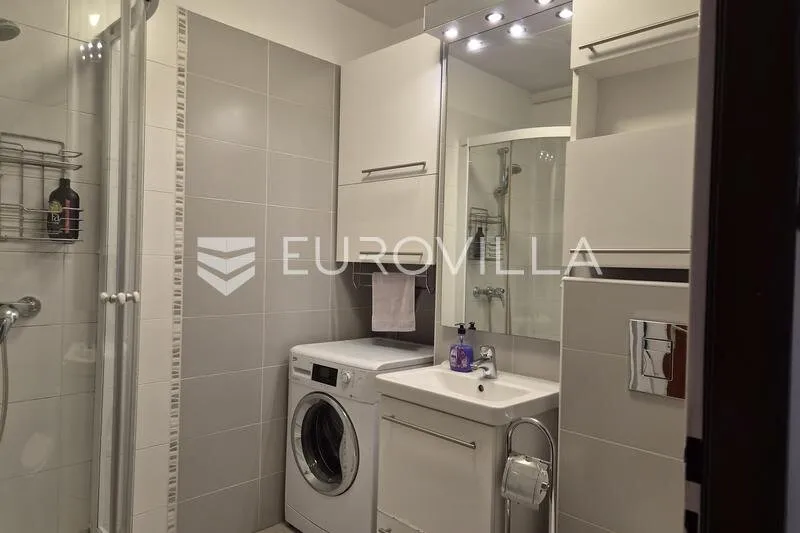 Vannitoad - Two-Bedroom Apartment with Lift in Dugave, Zagreb