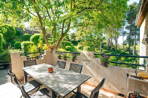 Terrass - Restored Winemaker's Home with Pool in Azillanet