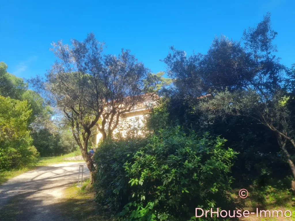 Extérieur - Maison avec Piscine et Jardin à Ales