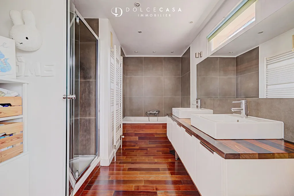 Bagni - 4-Piece Flat with Terraces and Panoramic View