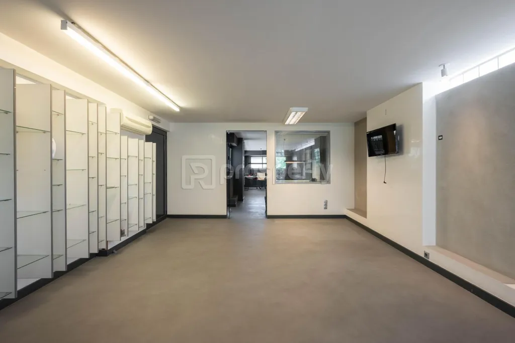 Entrée - Commercial Building with Parking in Chalandri