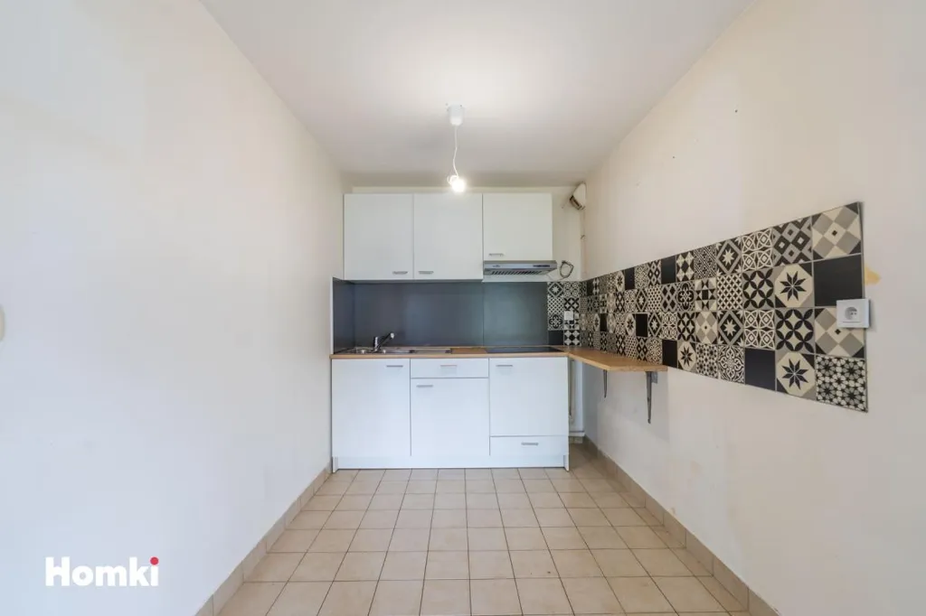Köök - Bright 2-Bed Flat with Parking in Le Bourget