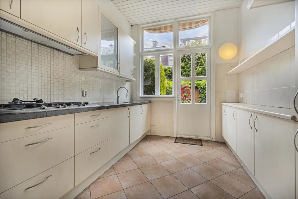 Cuisine - Herrenhuis with Balcony in Duinoord, The Hague