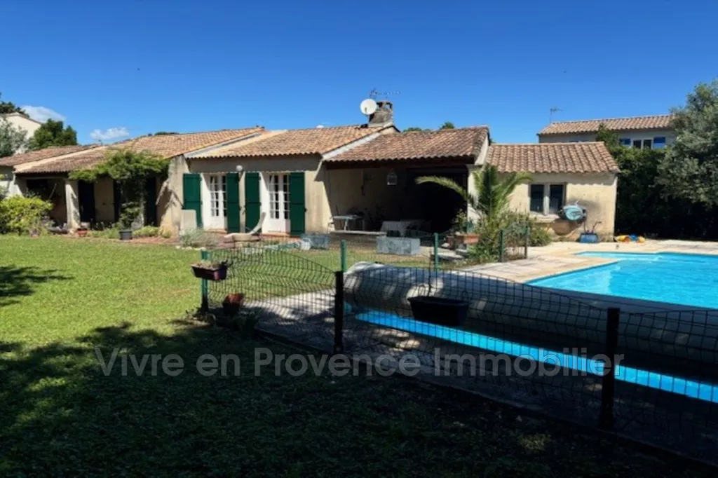 Pool - Villa with Pool near Avignon