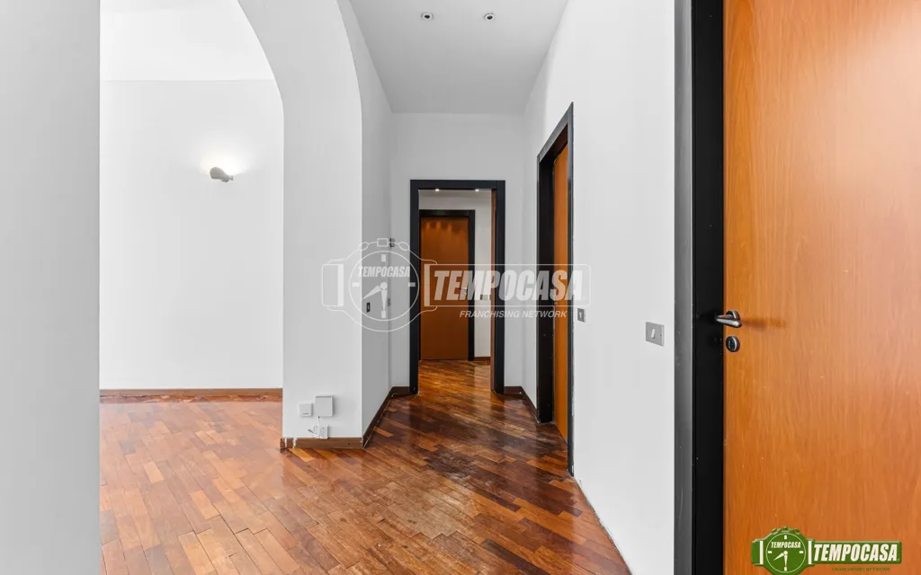 Entrée - Three-Bedroom Apartment in Historic Building, Milan