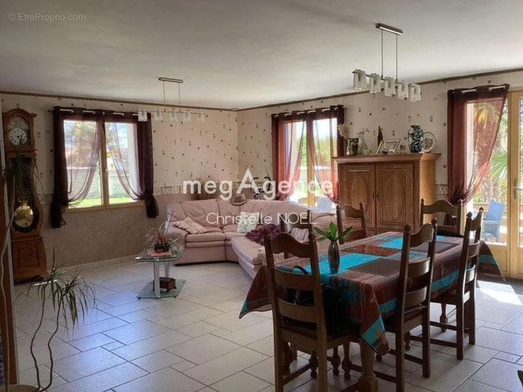 Sala da pranzo - Ground Floor House with Constructible Garden in La Taillée