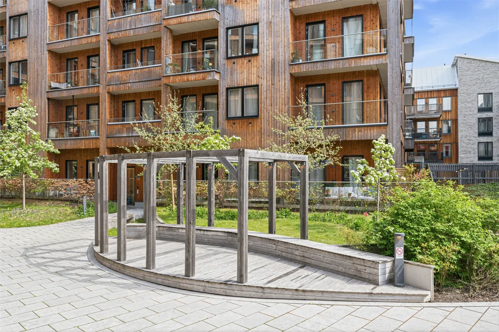 Garden - Modern Flat with Balcony in Rosendal