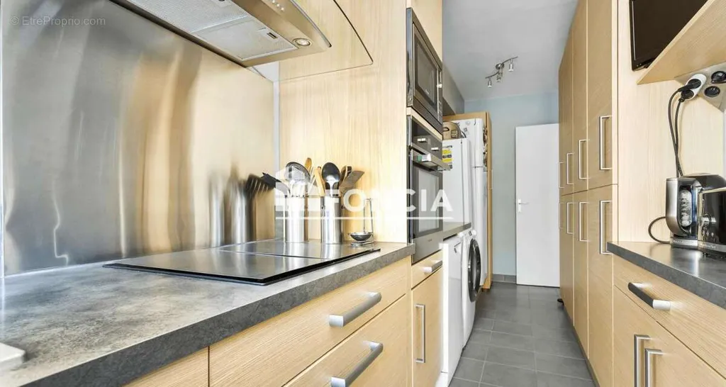 Kitchen - 4-Piece Apartment with Balcony in Guyancourt