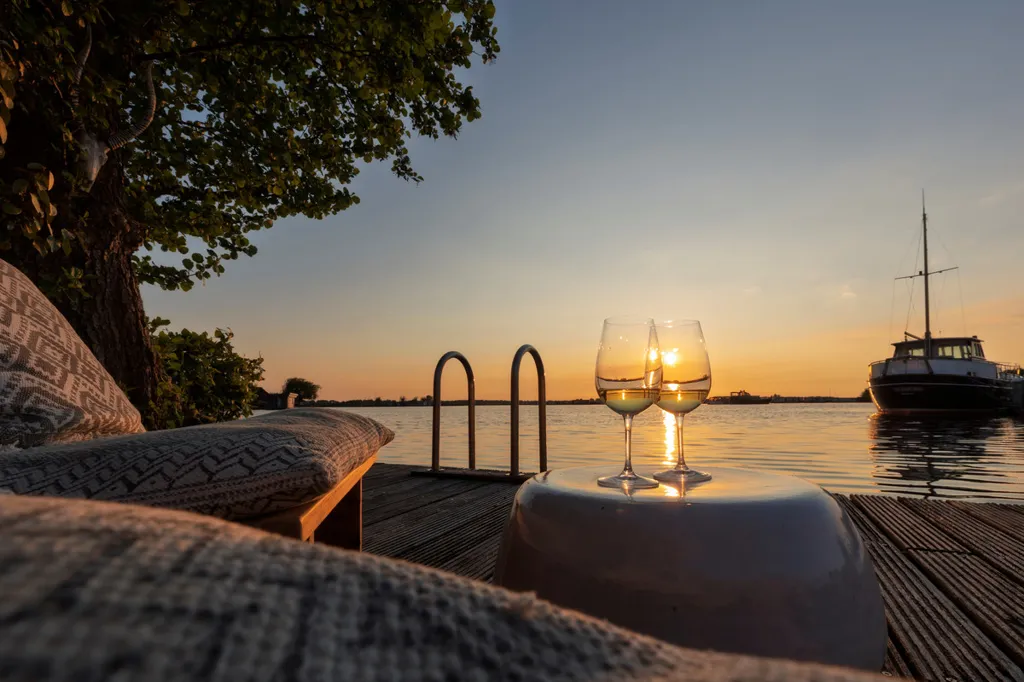 Terrazza - Waterfront Villa with Steiger in Oud Ade