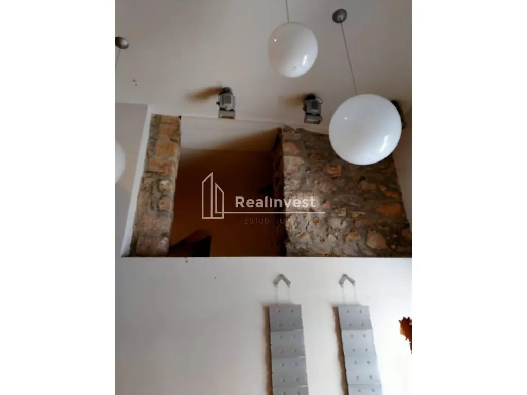 Toad - Commercial Building with Renovation Potential in Berga